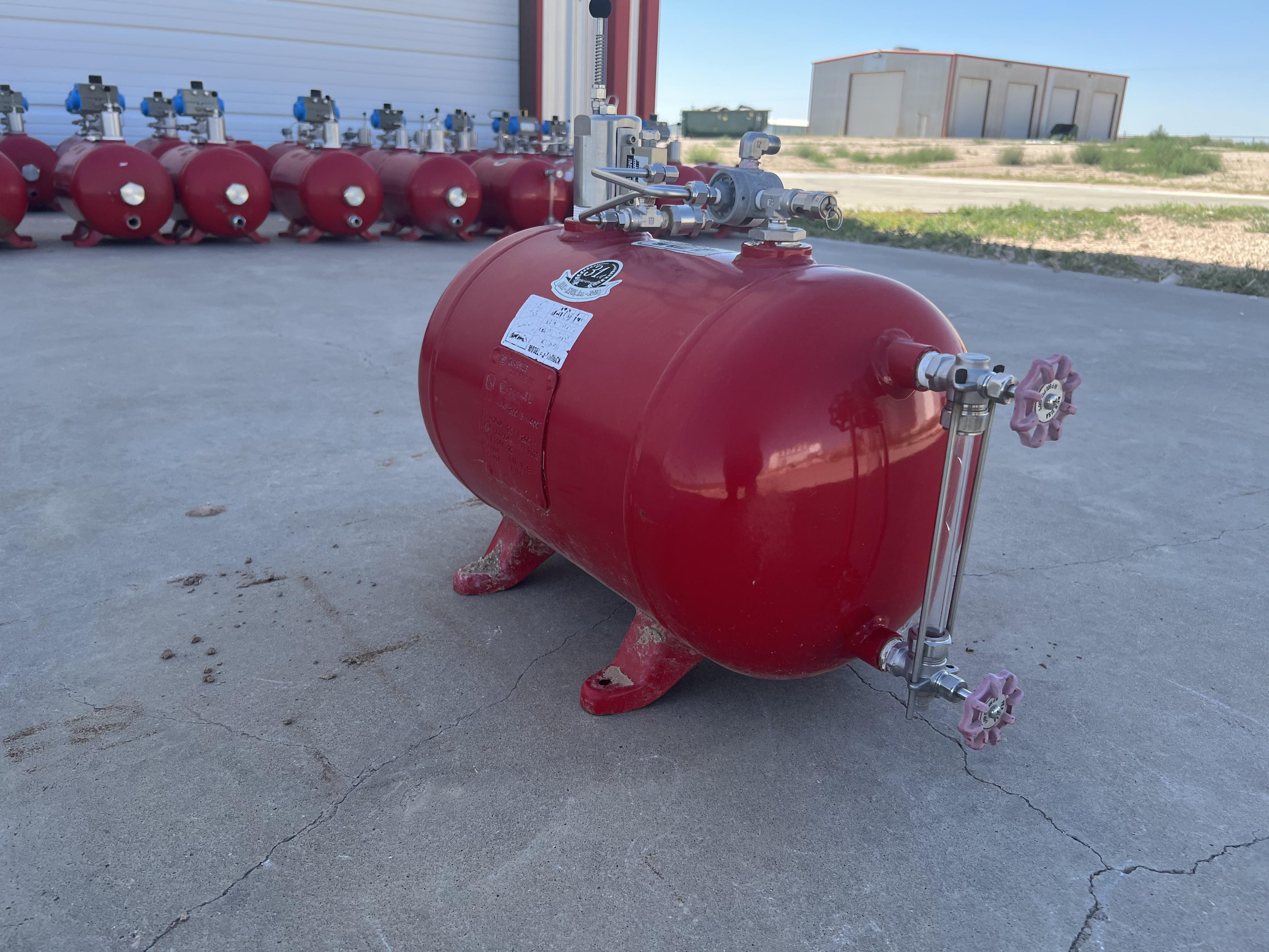 Blowcase, Horizontal, 8.9 gal, 200# | Oilfield Logic